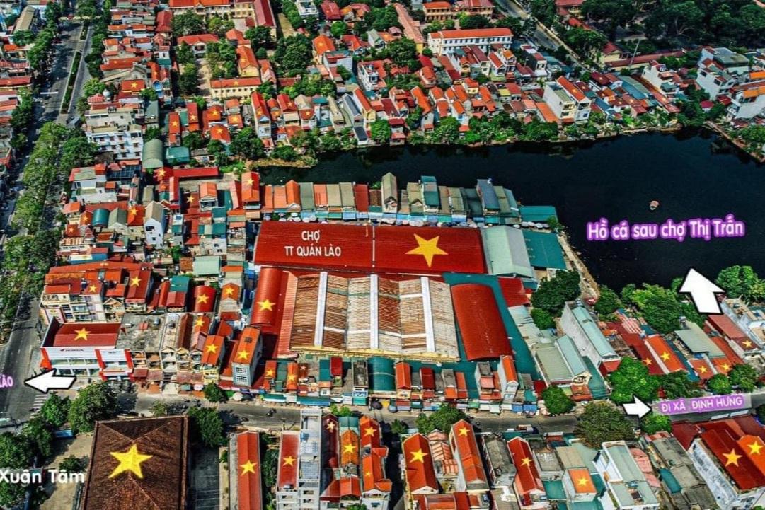 Sự thật hình ảnh hàng trăm nóc nhà được vẽ cờ Tổ quốc ở Thanh Hóa - 1